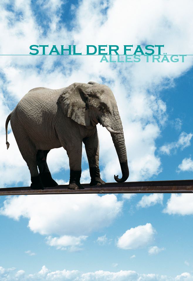 Elefant der in den Wolken auf einem Stahlträger spaziert